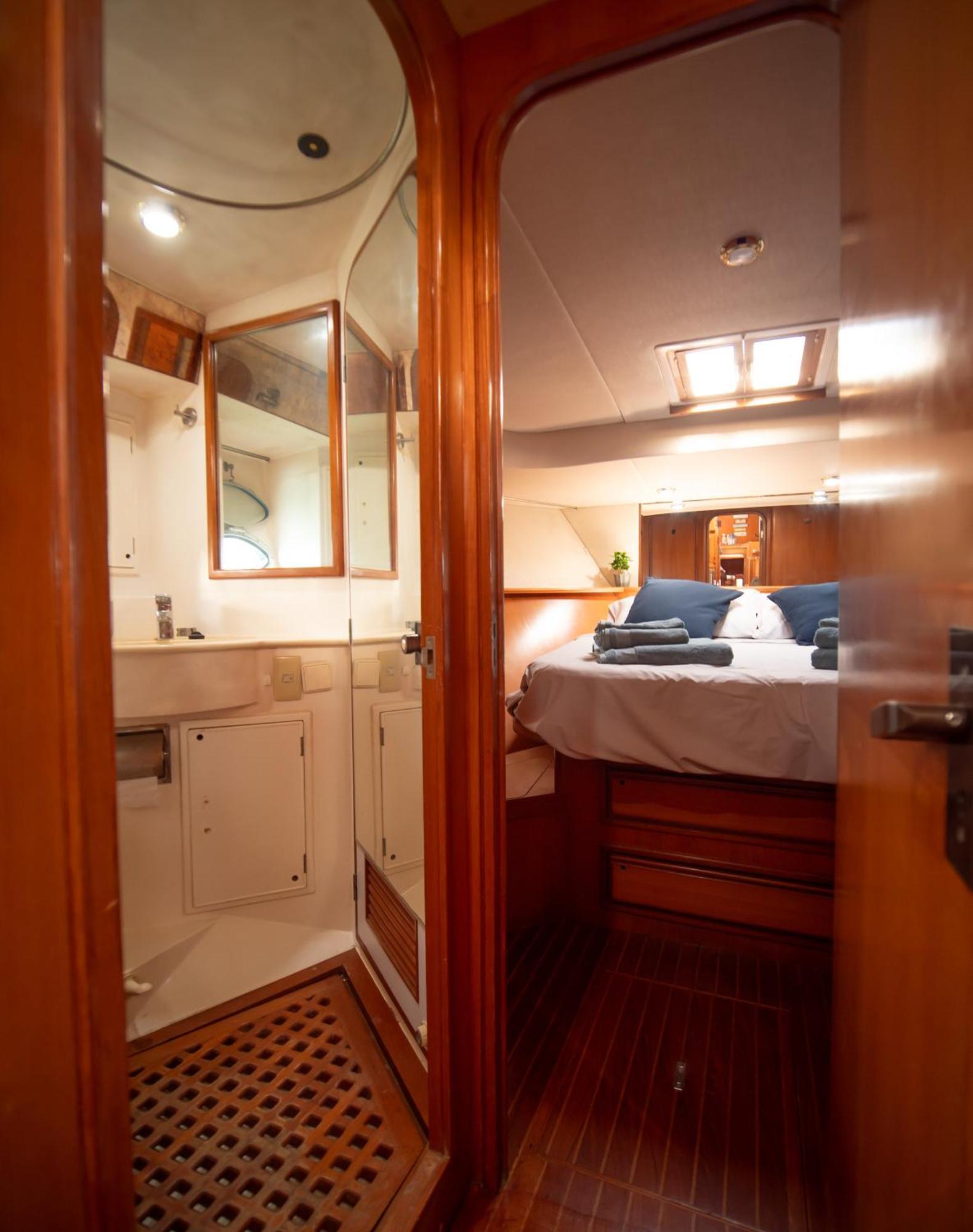 Master&Commander Hotel Valencia Bagian luar foto