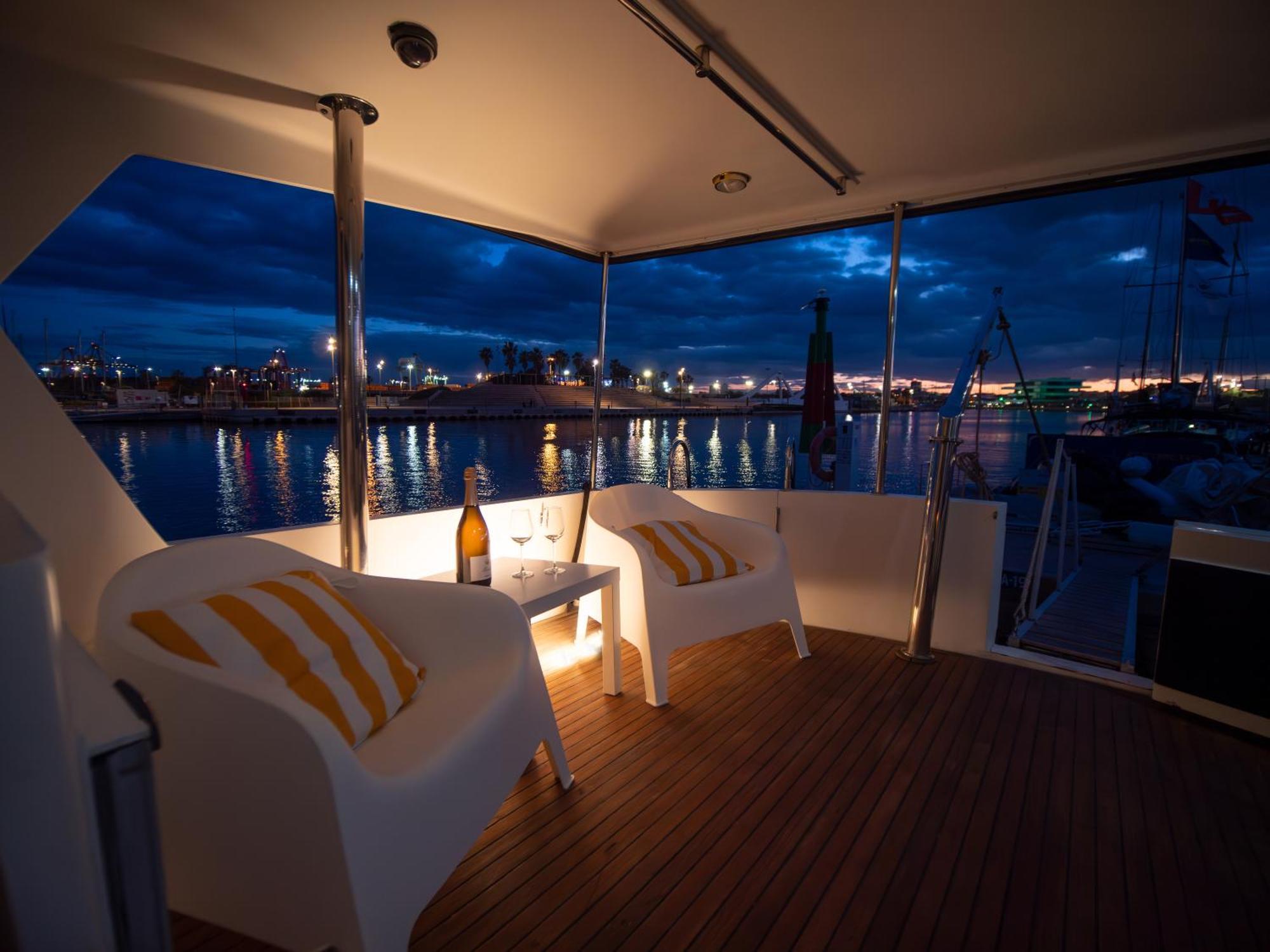 Master&Commander Hotel Valencia Bagian luar foto