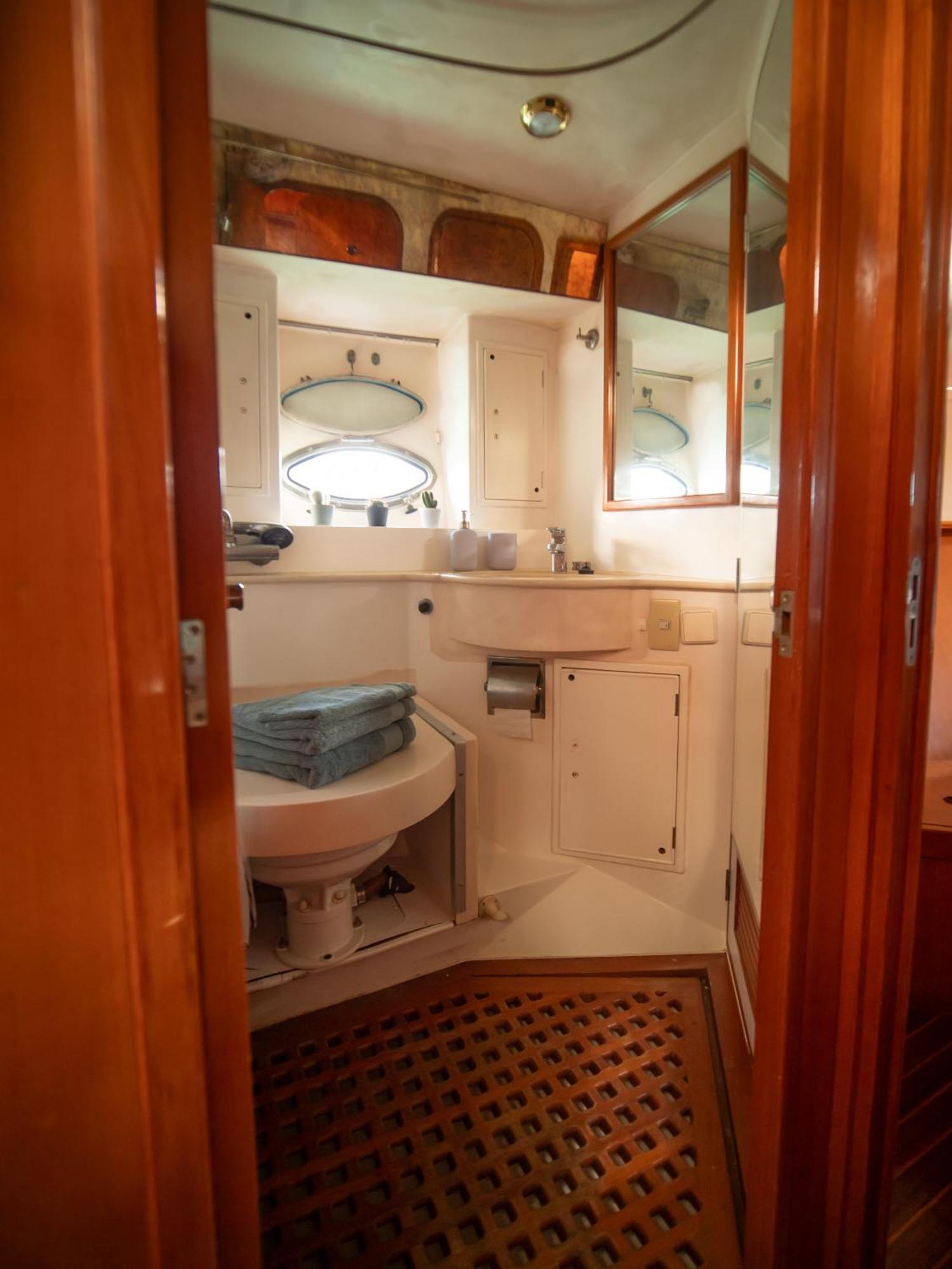 Master&Commander Hotel Valencia Bagian luar foto