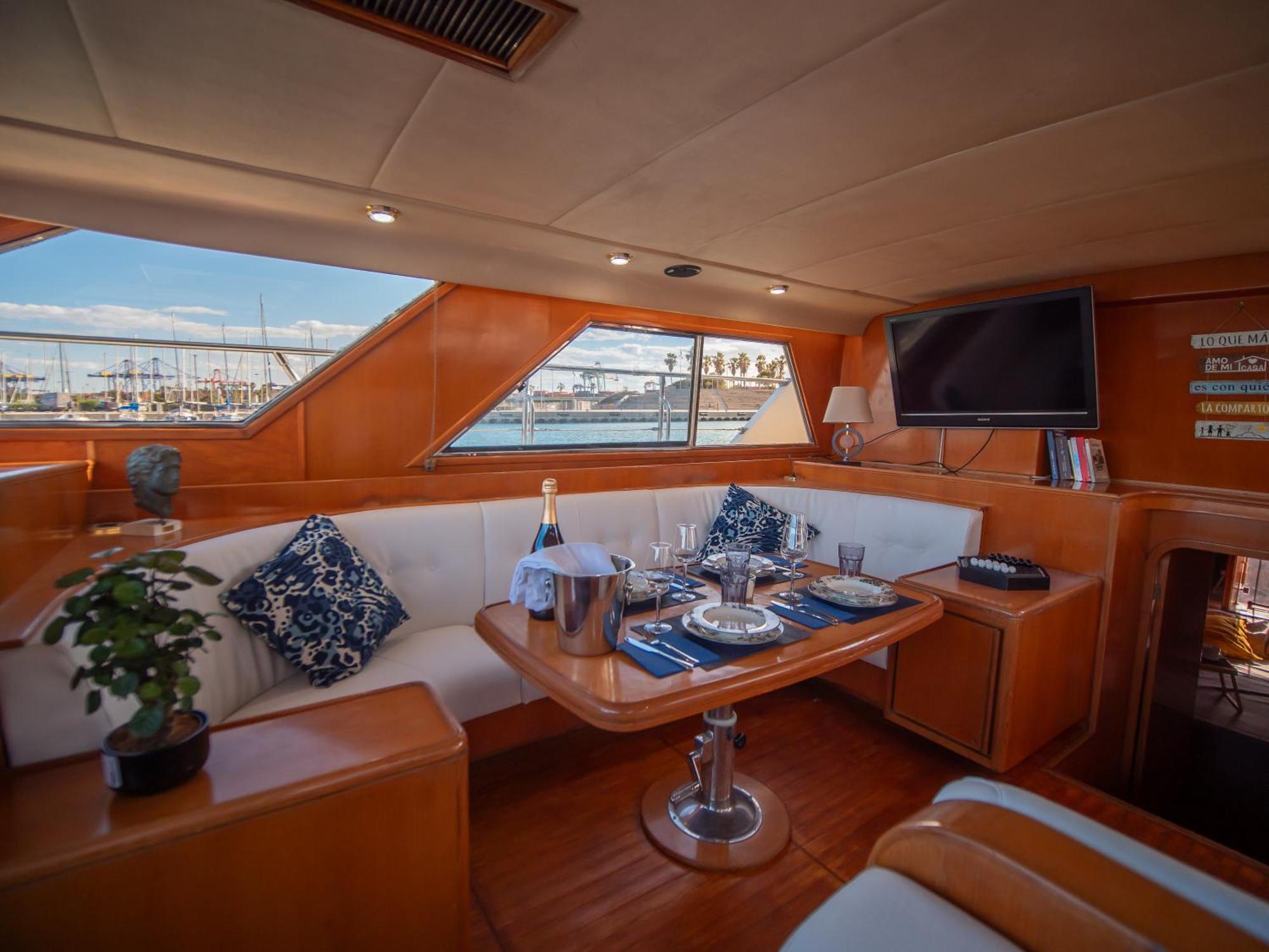 Master&Commander Hotel Valencia Bagian luar foto