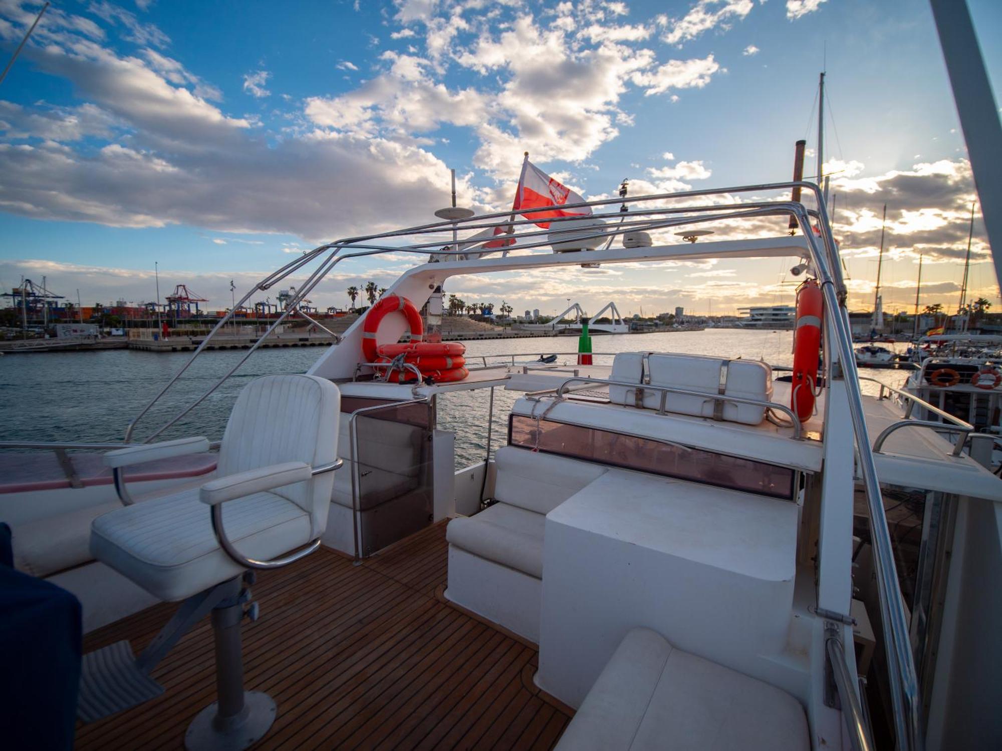 Master&Commander Hotel Valencia Bagian luar foto