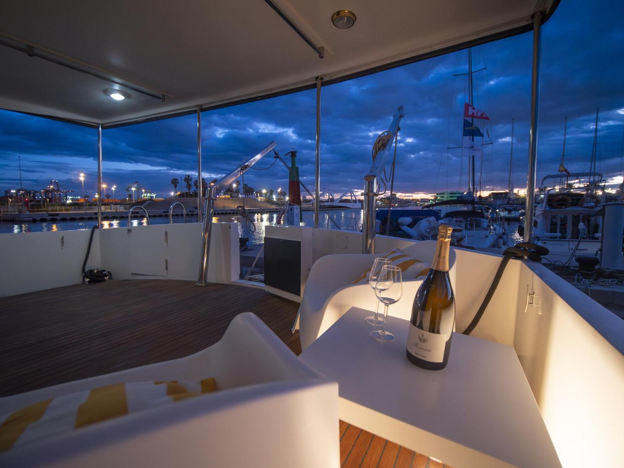 Master&Commander Hotel Valencia Bagian luar foto